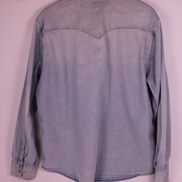 0267-Levi’s Light Wash Denim Western Snap Shirt (Men’s L/XL) - Picture 2 of 10